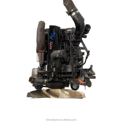 Un buon prezzo. Motore diesel originale 4D95 T usato, utilizzato in un piccolo escavatore in linea